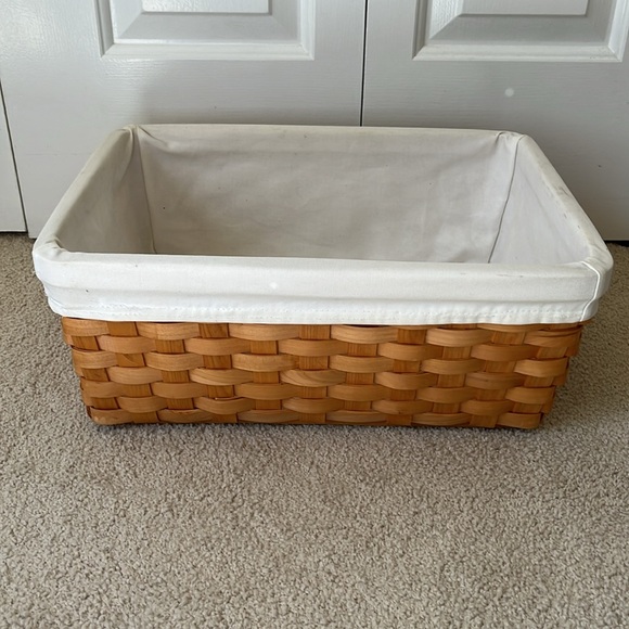 Two sturdy bamboo baskets with handles and removable linen liners - Picture 7 of 16